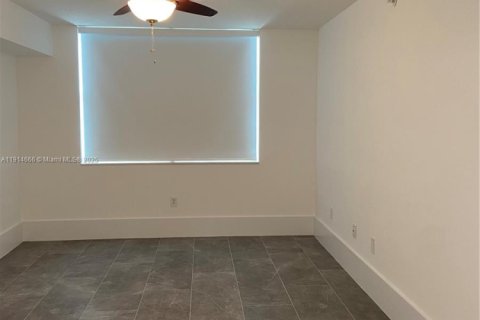 Condo in Miami, Florida, 1 bedroom  № 1970121 - photo 15
