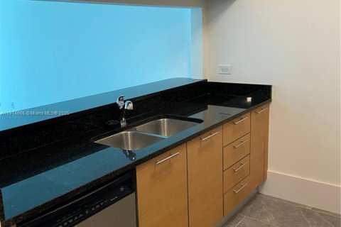 Condo in Miami, Florida, 1 bedroom  № 1970121 - photo 10