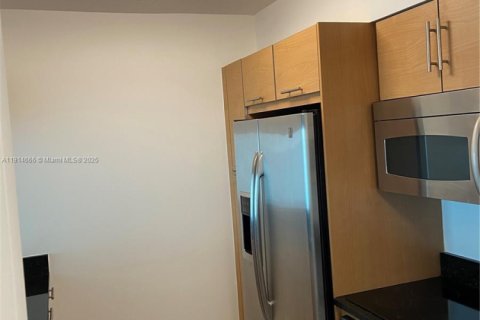 Condo in Miami, Florida, 1 bedroom  № 1970121 - photo 11