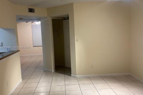 Copropriété à louer à Coral Springs, Floride: 2 chambres, 96.99 m2 № 1991190 - photo 6