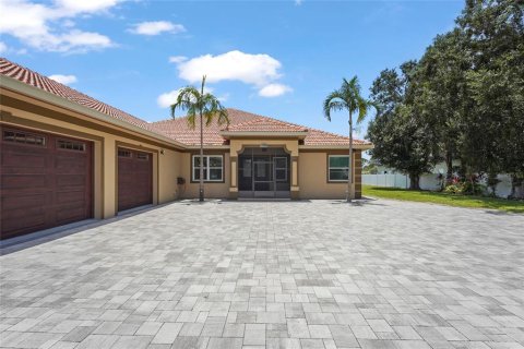 House in Bradenton, Florida 4 bedrooms, 294.22 sq.m. № 1823215 - photo 8