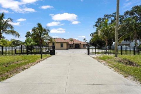 House in Bradenton, Florida 4 bedrooms, 294.22 sq.m. № 1823215 - photo 6