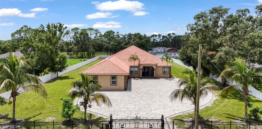 House in Bradenton, Florida 4 bedrooms, 294.22 sq.m. № 1823215