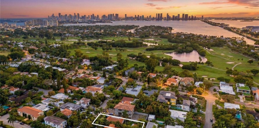 Terreno en Miami Beach, Florida № 2046541