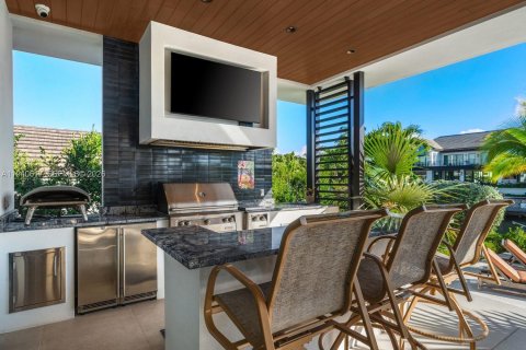 House in Coral Gables, Florida 6 bedrooms, 504.55 sq.m. № 1999102 - photo 16