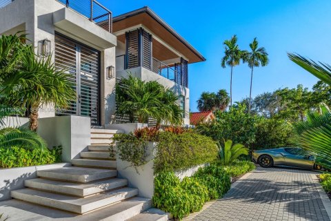 House in Coral Gables, Florida 6 bedrooms, 504.55 sq.m. № 1999102 - photo 3