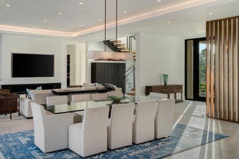 House in Coral Gables, Florida 6 bedrooms, 504.55 sq.m. № 1999102 - photo 4