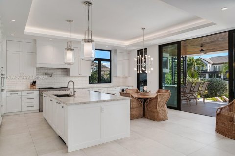 House in Coral Gables, Florida 6 bedrooms, 504.55 sq.m. № 1999102 - photo 7