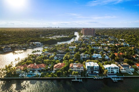 House in Coral Gables, Florida 6 bedrooms, 504.55 sq.m. № 1999102 - photo 21
