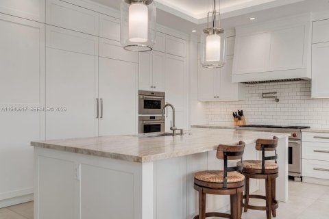 House in Coral Gables, Florida 6 bedrooms, 504.55 sq.m. № 1999102 - photo 6