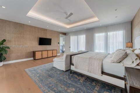 House in Coral Gables, Florida 6 bedrooms, 504.55 sq.m. № 1999102 - photo 10