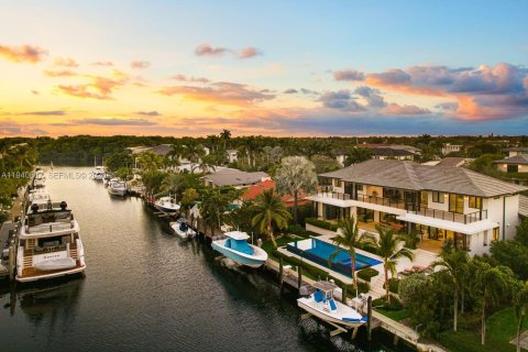 House in Coral Gables, Florida 6 bedrooms, 504.55 sq.m. № 1999102 - photo 22