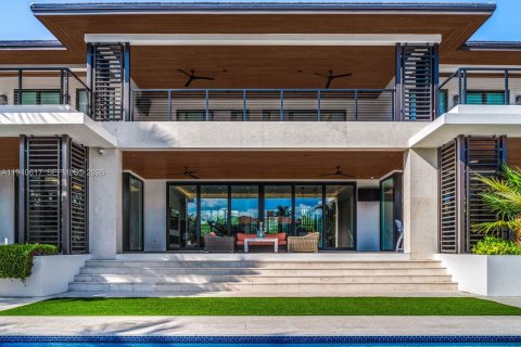 House in Coral Gables, Florida 6 bedrooms, 504.55 sq.m. № 1999102 - photo 13