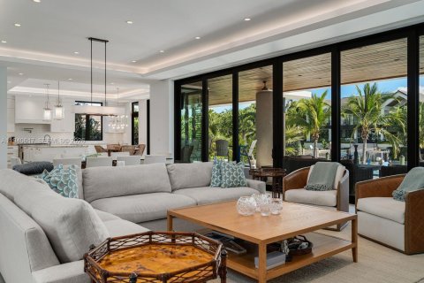 House in Coral Gables, Florida 6 bedrooms, 504.55 sq.m. № 1999102 - photo 5