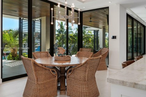 House in Coral Gables, Florida 6 bedrooms, 504.55 sq.m. № 1999102 - photo 8