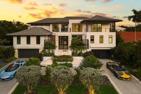 House in Coral Gables, Florida 6 bedrooms, 504.55 sq.m. № 1999102 - photo 23