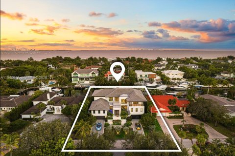 House in Coral Gables, Florida 6 bedrooms, 504.55 sq.m. № 1999102 - photo 24