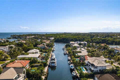 House in Coral Gables, Florida 6 bedrooms, 504.55 sq.m. № 1999102 - photo 20