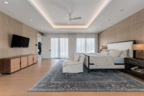 House in Coral Gables, Florida 6 bedrooms, 504.55 sq.m. № 1999102 - photo 9