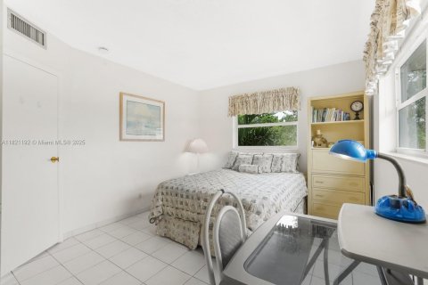 Condo in Lauderdale Lakes, Florida, 2 bedrooms  № 1781569 - photo 17