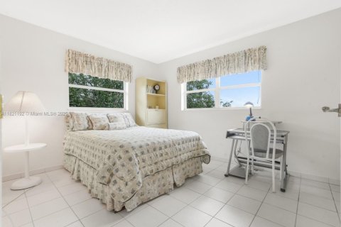 Condo in Lauderdale Lakes, Florida, 2 bedrooms  № 1781569 - photo 16