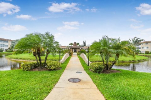 Condo in Lauderdale Lakes, Florida, 2 bedrooms  № 1781569 - photo 26