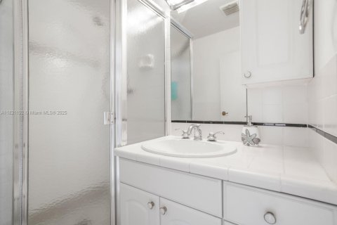 Condo in Lauderdale Lakes, Florida, 2 bedrooms  № 1781569 - photo 19