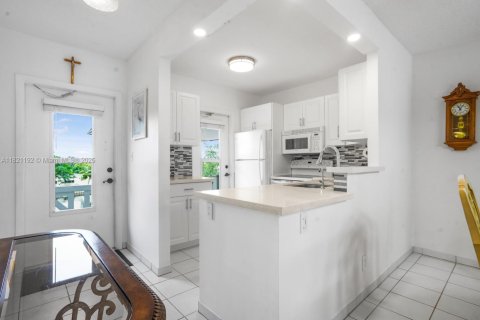 Condo in Lauderdale Lakes, Florida, 2 bedrooms  № 1781569 - photo 5