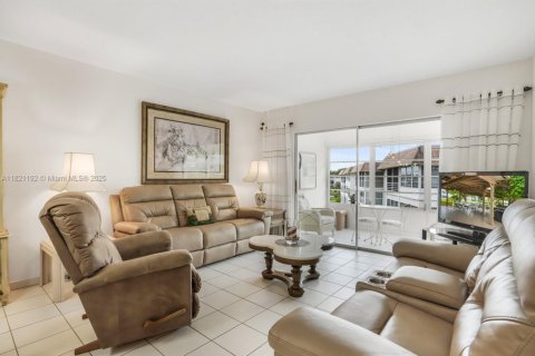 Condo in Lauderdale Lakes, Florida, 2 bedrooms  № 1781569 - photo 9
