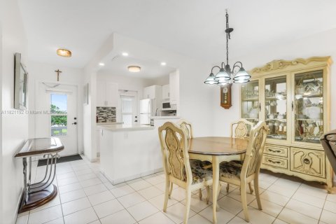 Condo in Lauderdale Lakes, Florida, 2 bedrooms  № 1781569 - photo 7