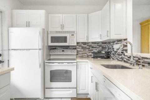Condo in Lauderdale Lakes, Florida, 2 bedrooms  № 1781569 - photo 4