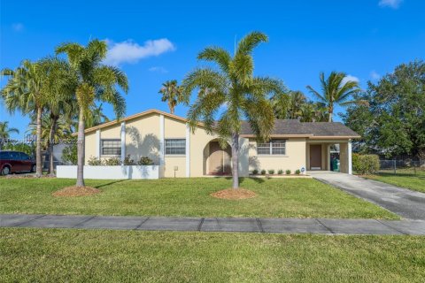 Villa ou maison à vendre à Homestead, Floride: 3 chambres, 122.26 m2 № 2068677 - photo 3