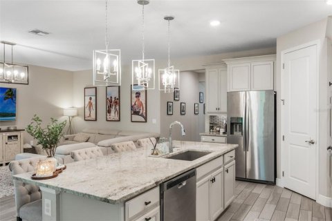 House in Winter Park, Florida 4 bedrooms, 202.99 sq.m. № 1894606 - photo 12