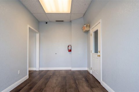 Immobilier commercial à louer à Polk City, Floride: 120.77 m2 № 2134030 - photo 11