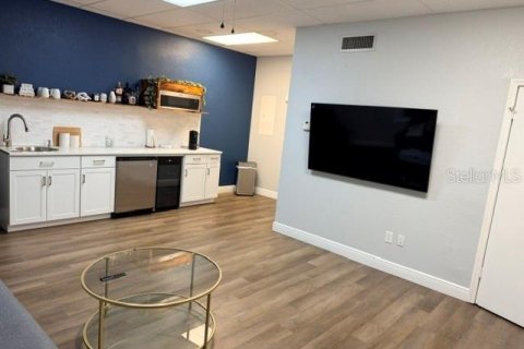 Immobilier commercial à louer à Polk City, Floride: 120.77 m2 № 2134030 - photo 6