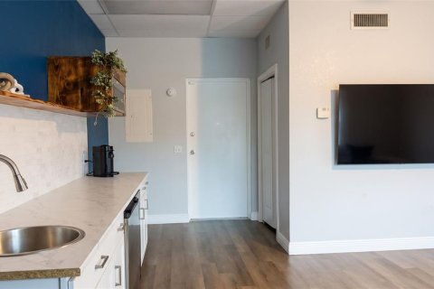 Immobilier commercial à louer à Polk City, Floride: 120.77 m2 № 2134030 - photo 14