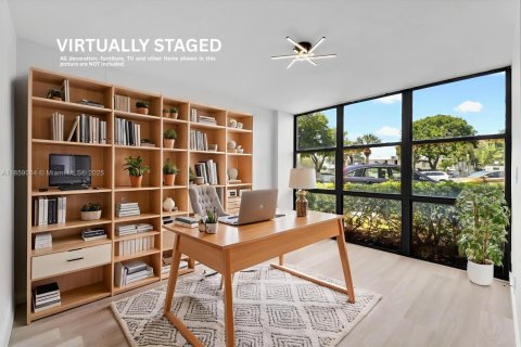 Condominio en venta en Hallandale Beach, Florida, 2 dormitorios № 1889593 - foto 1