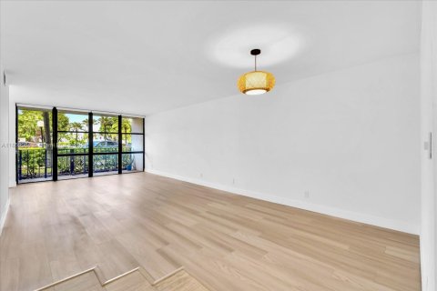 Condominio en venta en Hallandale Beach, Florida, 2 dormitorios № 1889593 - foto 5