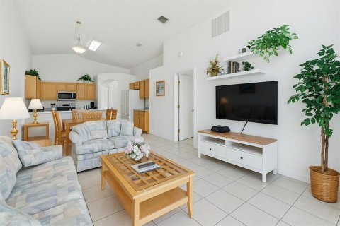 House in Kissimmee, Florida 5 bedrooms, 182.09 sq.m. № 1543494 - photo 18