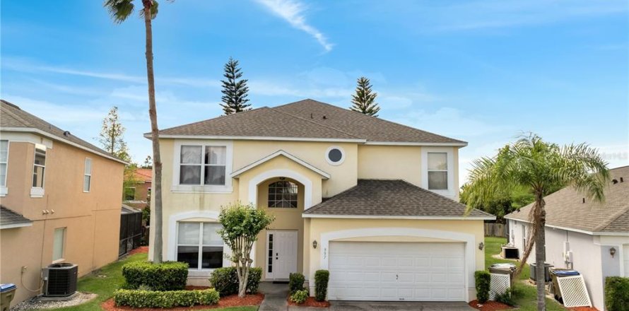 Casa en Kissimmee, Florida 7 dormitorios, 270.72 m2 № 1642160