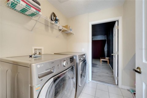 Casa en venta en Kissimmee, Florida, 7 dormitorios, 270.72 m2 № 1642160 - foto 9