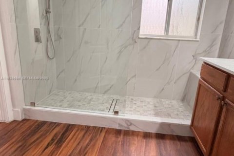 Снять в аренду таунхаус в Майами-Гарденс, Флорида 4 спальни, 156.73м2, № 1989574 - фото 22