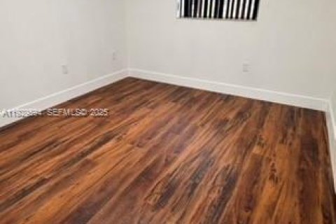 Снять в аренду таунхаус в Майами-Гарденс, Флорида 4 спальни, 156.73м2, № 1989574 - фото 26