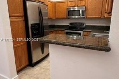 Снять в аренду таунхаус в Майами-Гарденс, Флорида 4 спальни, 156.73м2, № 1989574 - фото 4