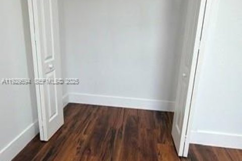 Снять в аренду таунхаус в Майами-Гарденс, Флорида 4 спальни, 156.73м2, № 1989574 - фото 14