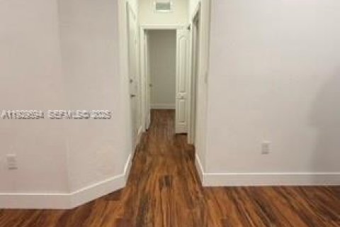 Снять в аренду таунхаус в Майами-Гарденс, Флорида 4 спальни, 156.73м2, № 1989574 - фото 12