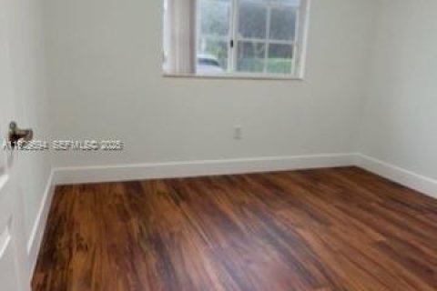 Снять в аренду таунхаус в Майами-Гарденс, Флорида 4 спальни, 156.73м2, № 1989574 - фото 30