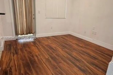 Снять в аренду таунхаус в Майами-Гарденс, Флорида 4 спальни, 156.73м2, № 1989574 - фото 10