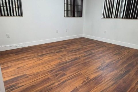 Снять в аренду таунхаус в Майами-Гарденс, Флорида 4 спальни, 156.73м2, № 1989574 - фото 21