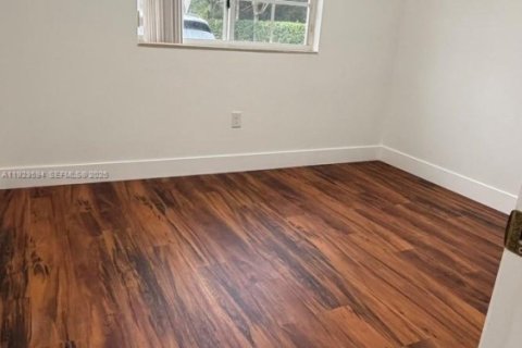 Снять в аренду таунхаус в Майами-Гарденс, Флорида 4 спальни, 156.73м2, № 1989574 - фото 13